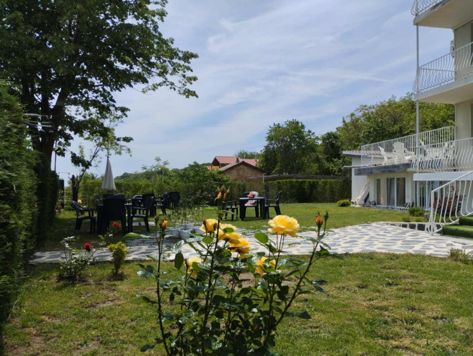 Simada Blue Guesthouse غولدن ساندز المظهر الخارجي الصورة